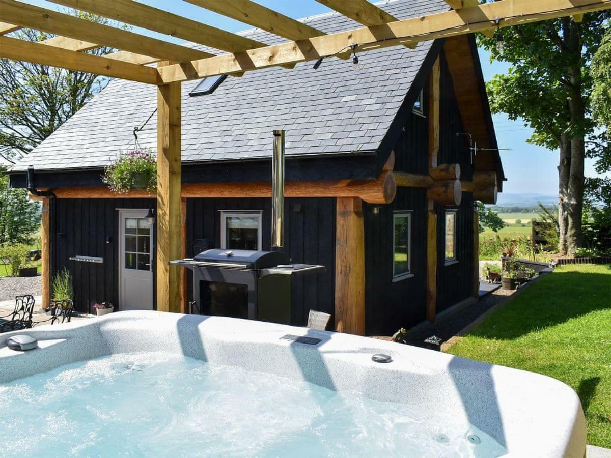 Rowanlea Lodge With Hot Tub Marykirk Luaran gambar